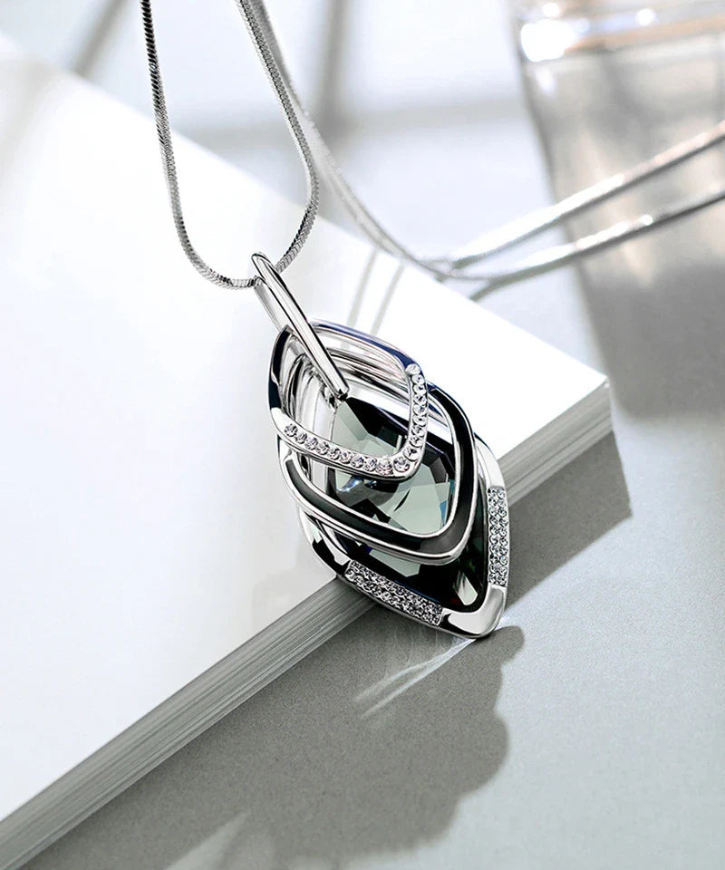 Women’s Long Pendant Necklace