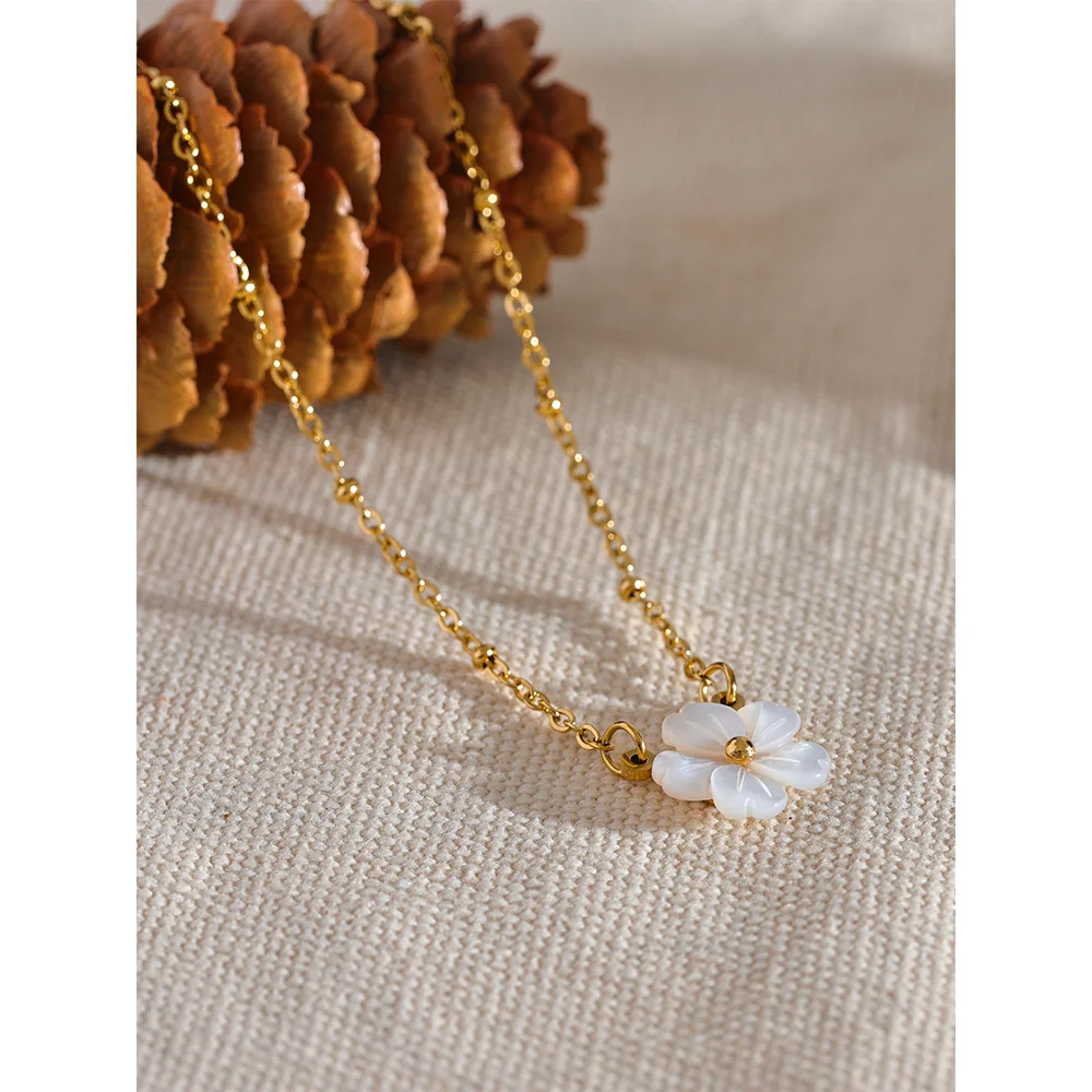 Flower Shell Pendant Necklace