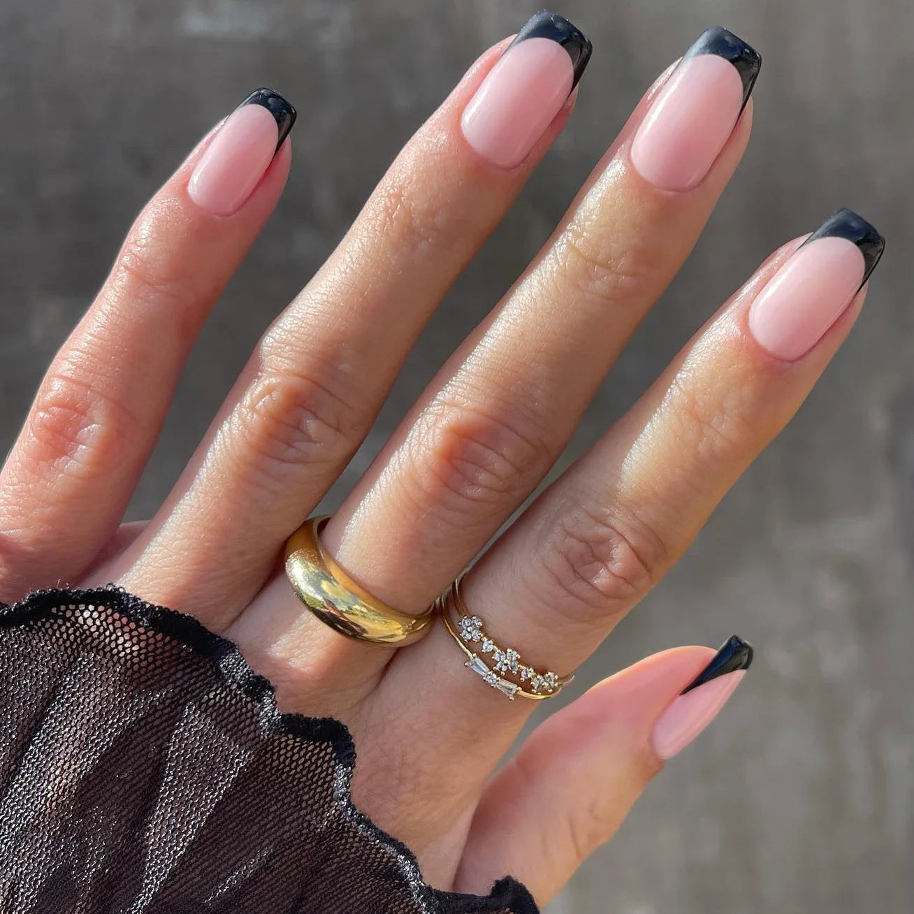 Gradient Wearing Fake Nails Long