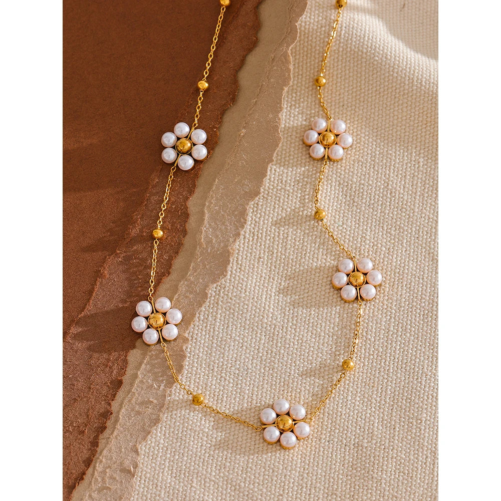 Pearl Plant Pendant Necklace