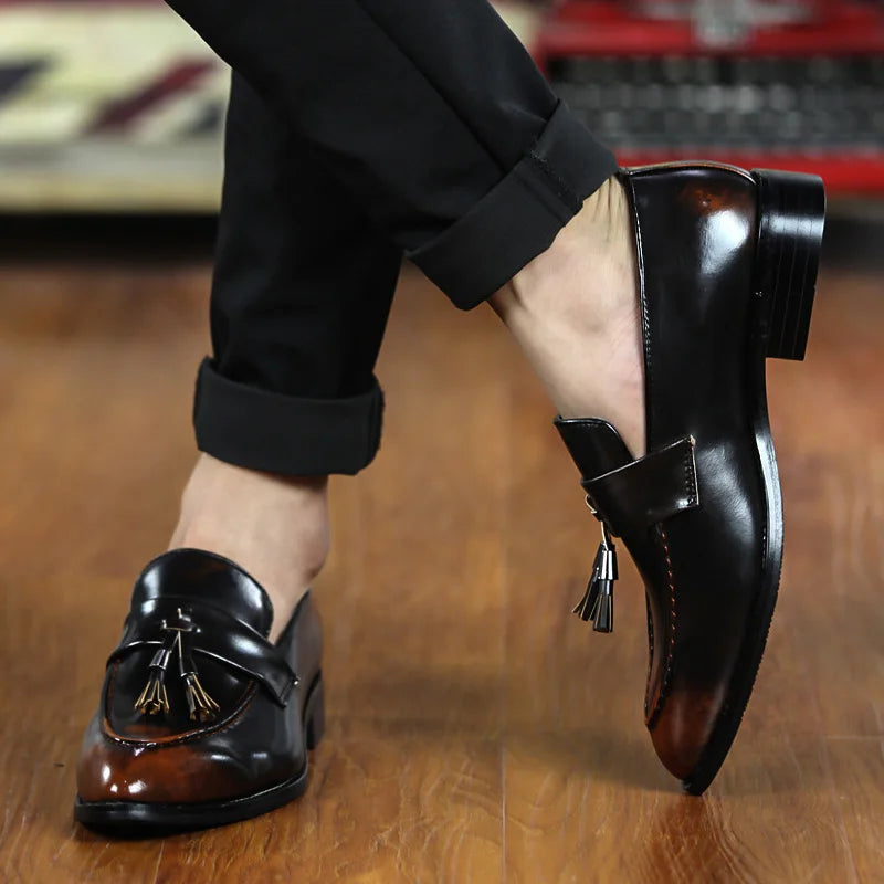 Pointed Fringe Leather Shoes