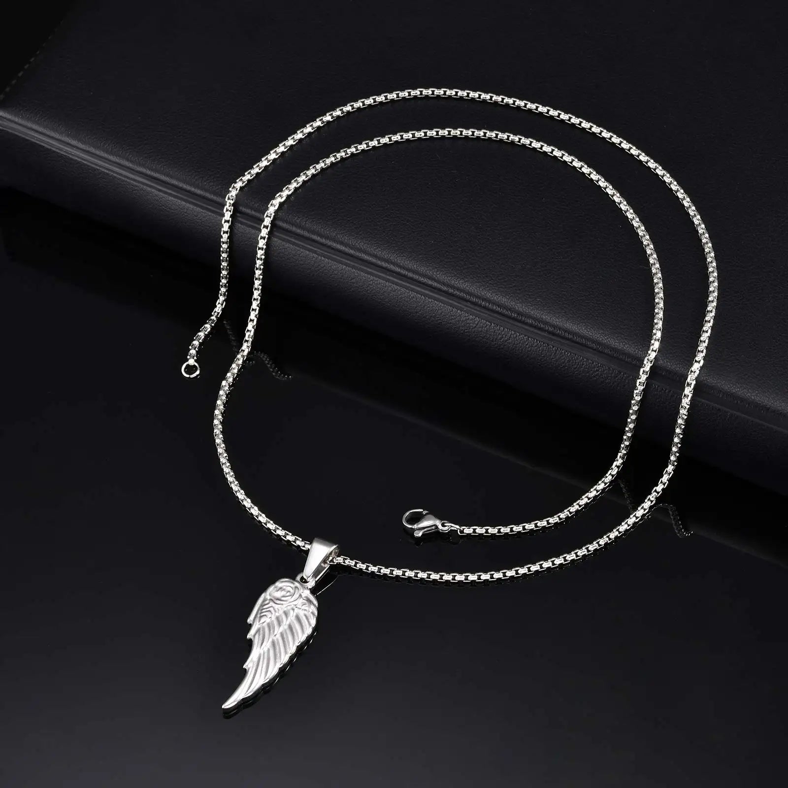 Prjewel Feather Pendant Necklace