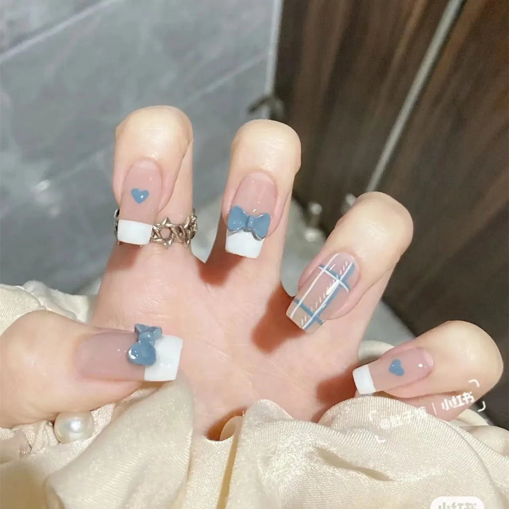 Gradient Wearing Fake Nails Long
