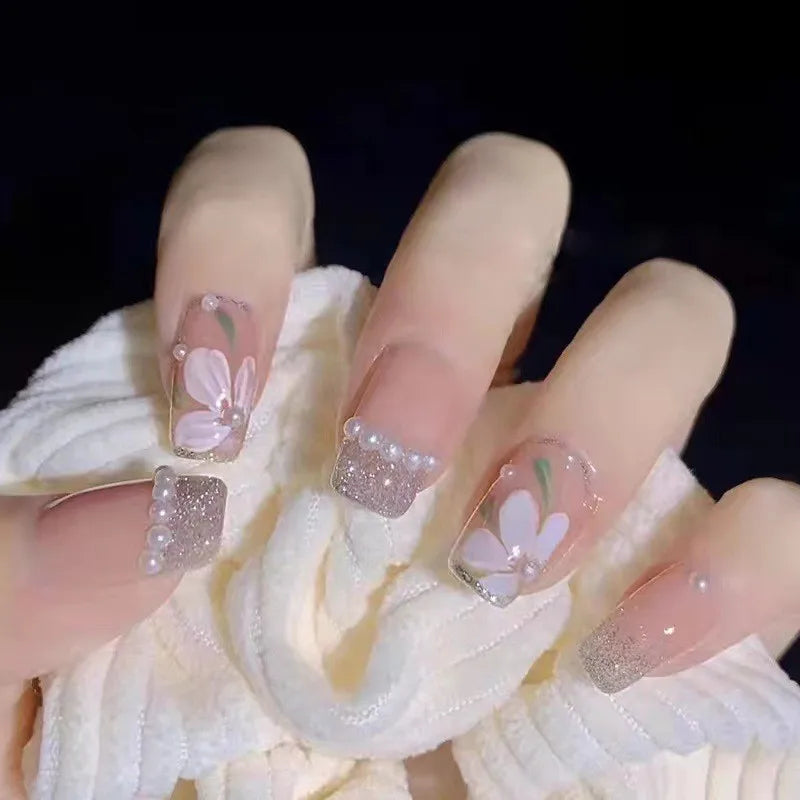 Gradient Wearing Fake Nails Long
