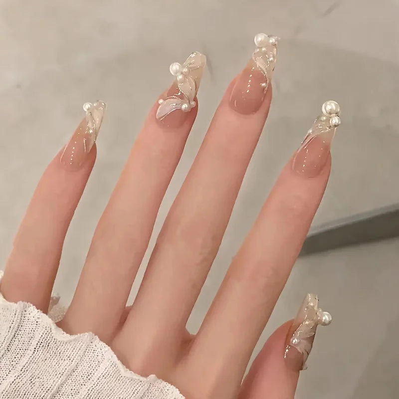 Gradient Wearing Fake Nails Long