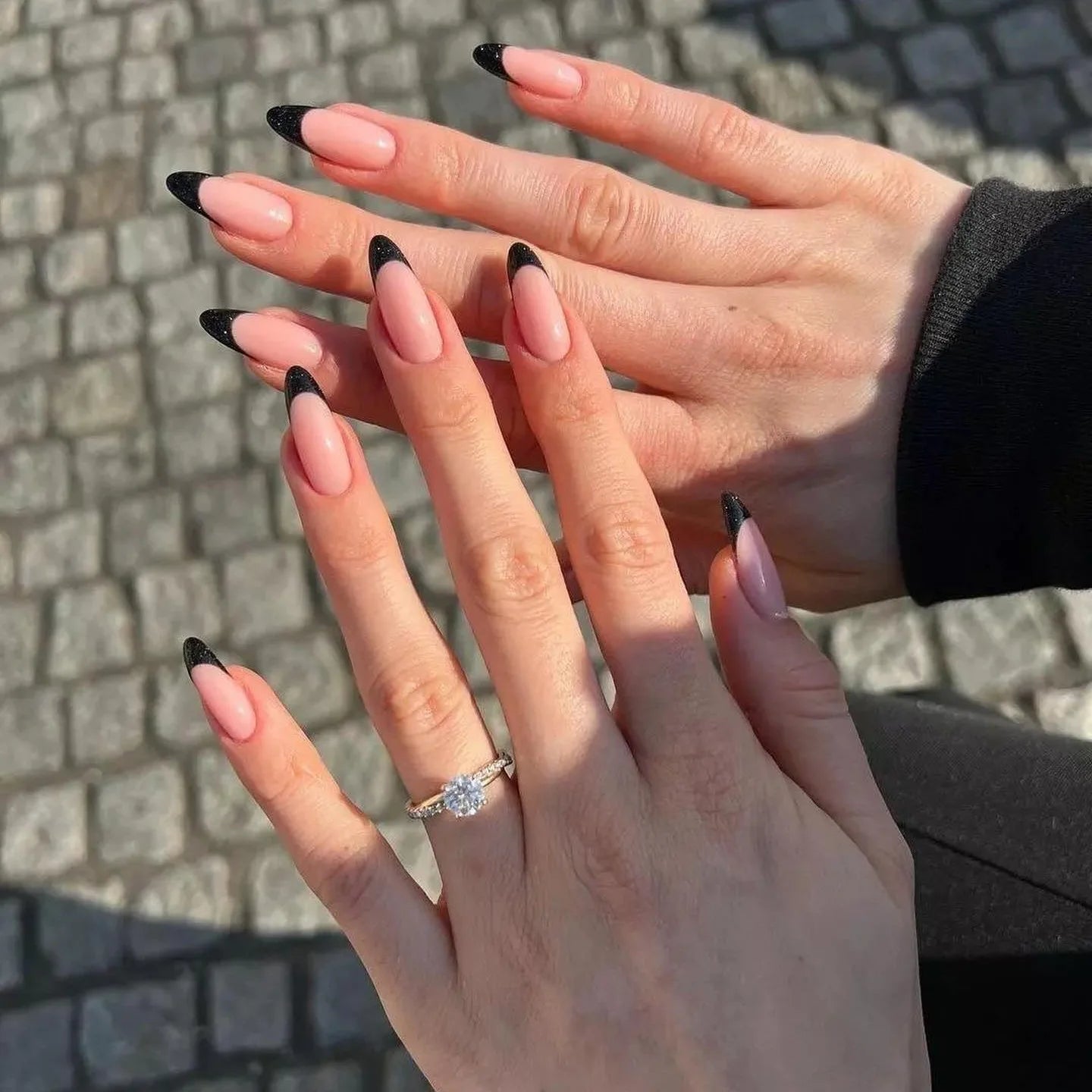 Gradient Wearing Fake Nails Long