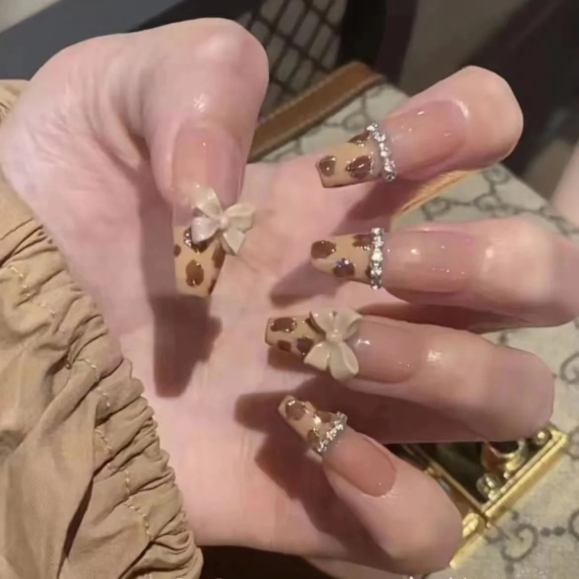 Gradient Wearing Fake Nails Long