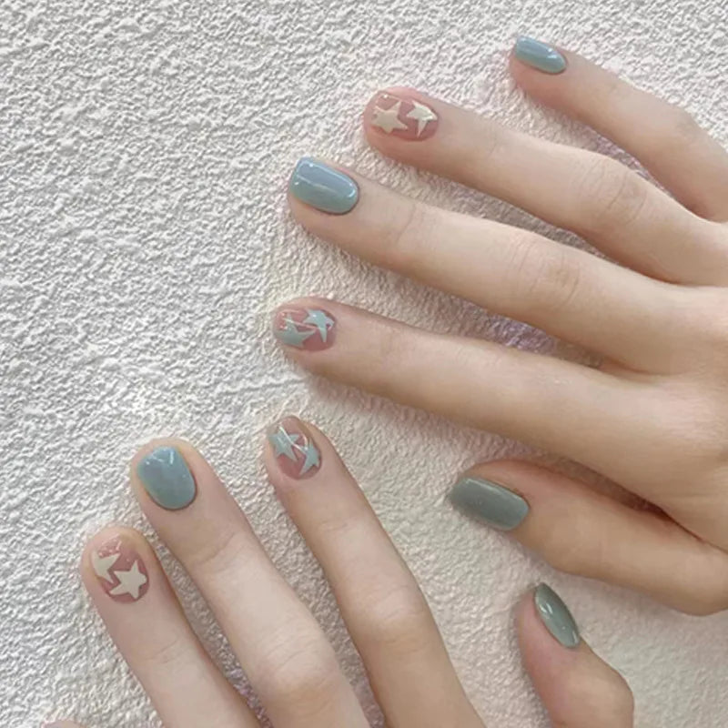Gradient Wearing Fake Nails Long