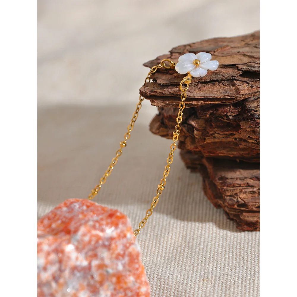 Flower Shell Pendant Necklace