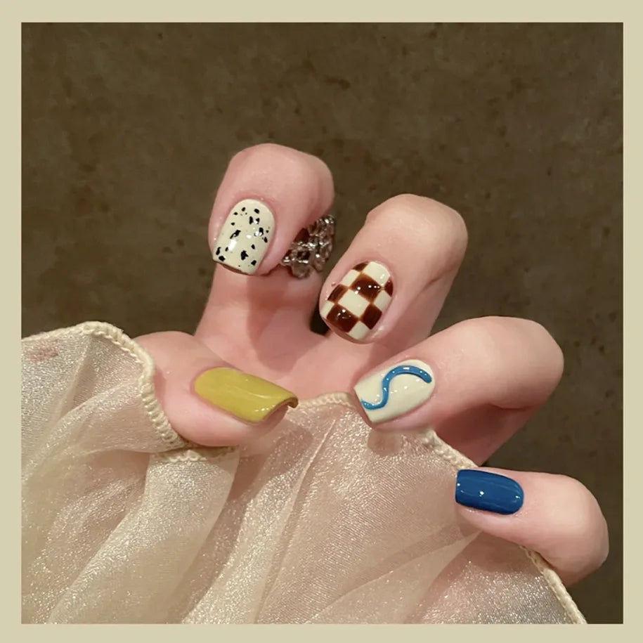 Gradient Wearing Fake Nails Long