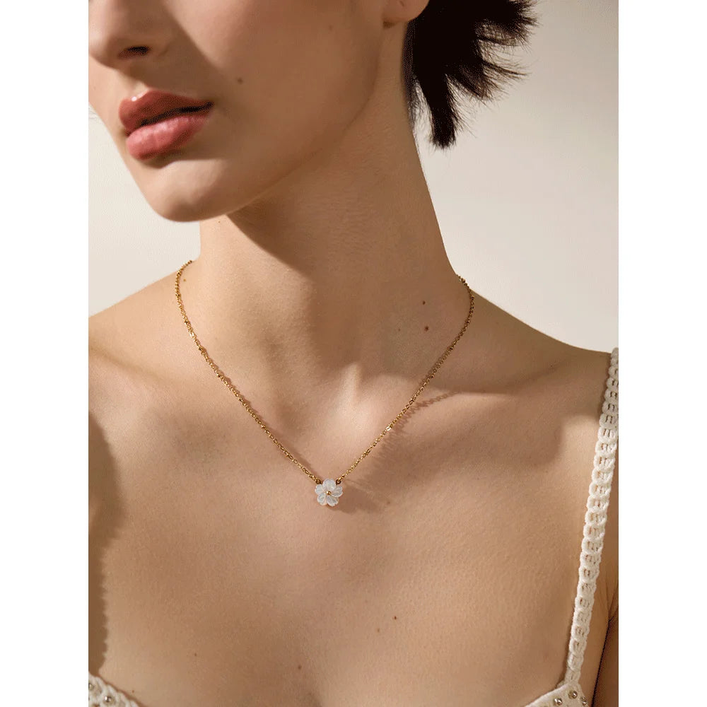 Flower Shell Pendant Necklace