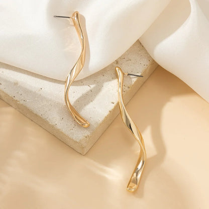 Exquisite Retro Design Earrings