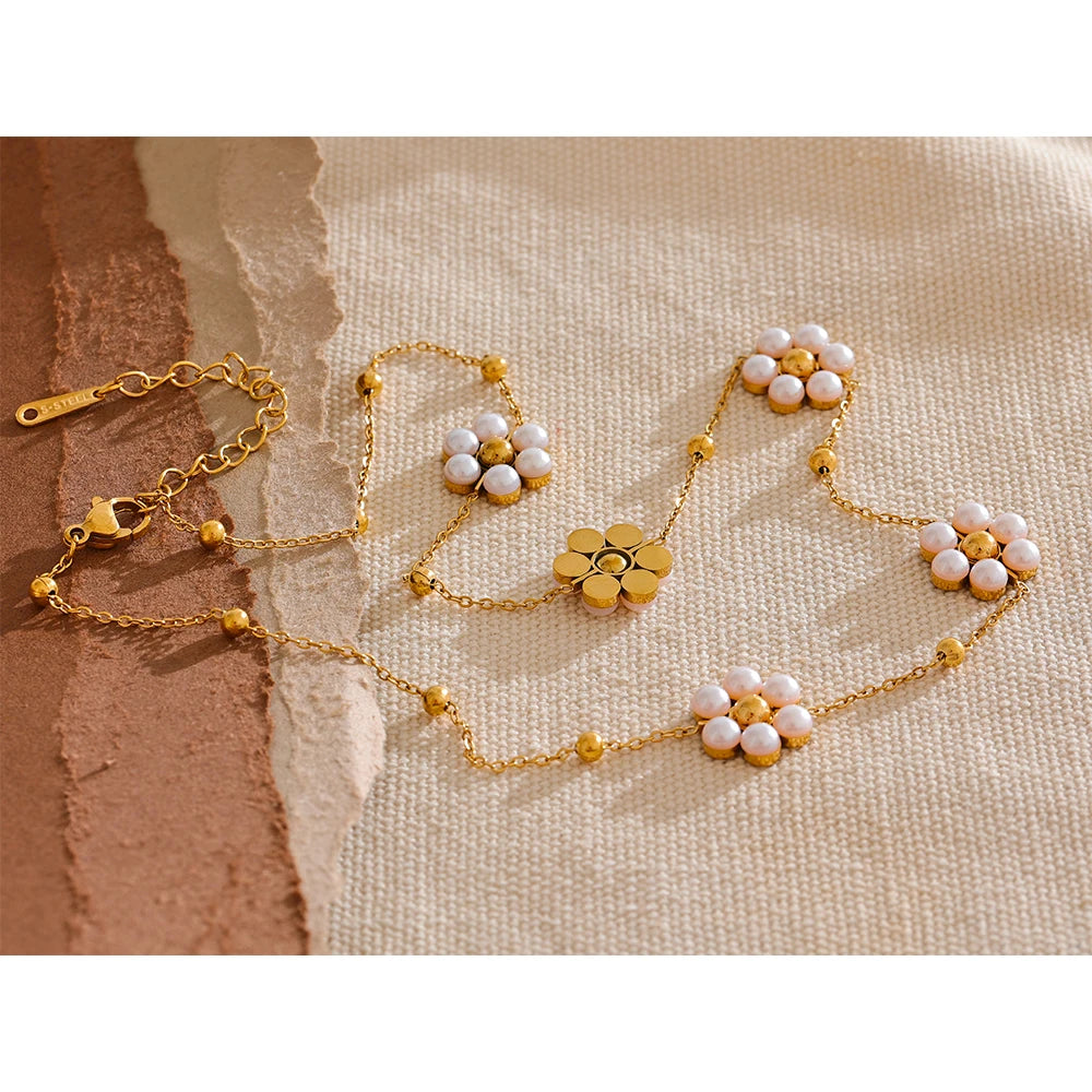 Pearl Plant Pendant Necklace