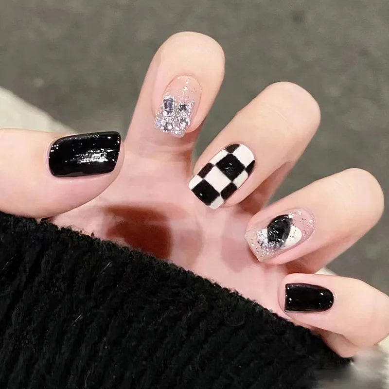 Gradient Wearing Fake Nails Long
