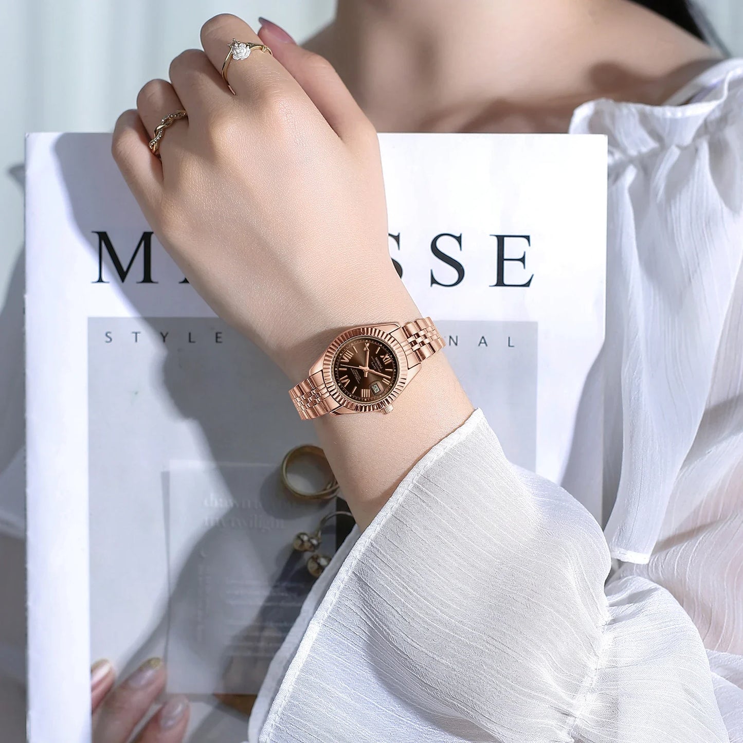 Elegant Gold Quartz Women’s Watch