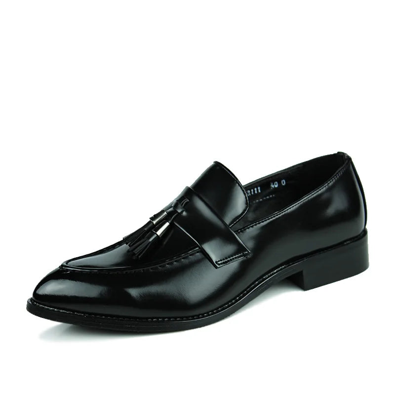 Pointed Fringe Leather Shoes