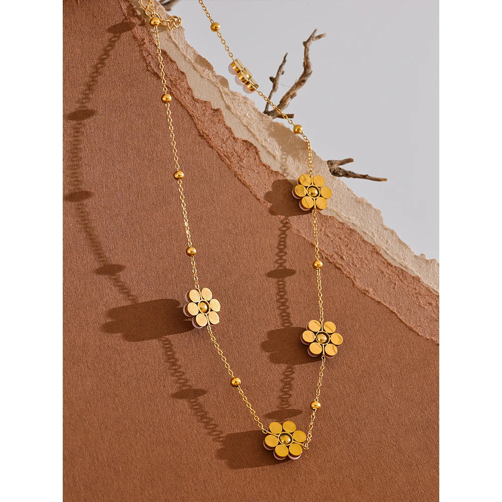 Pearl Plant Pendant Necklace