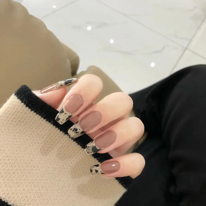 Gradient Wearing Fake Nails Long